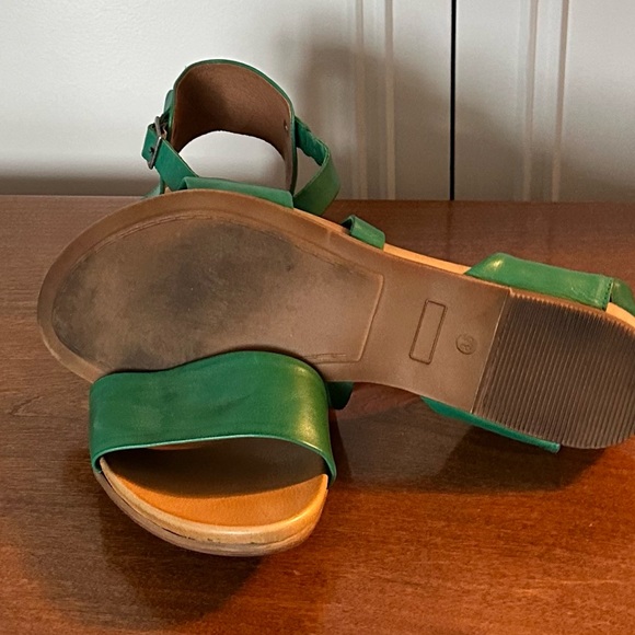 Mia Mooz Aster Sandals - Picture 5 of 5